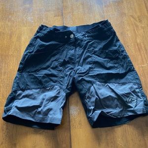 La Sportiva women’s climbing shorts – unworn – style: TX